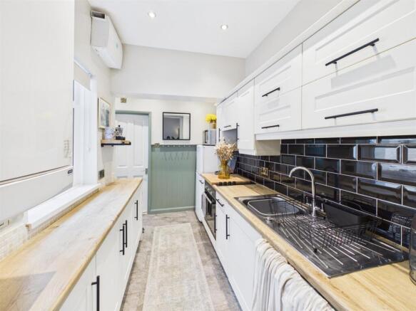 Kitchen 1.jpg