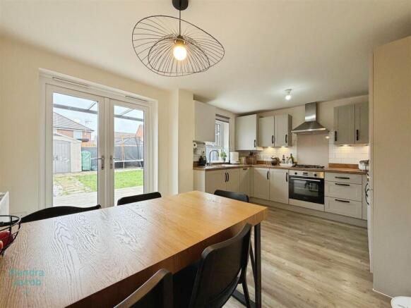 3 bed Semi-Detached for sale Image 4