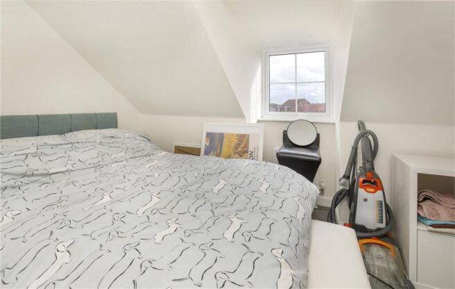 4 bed Semi-Detached to rent Image 10