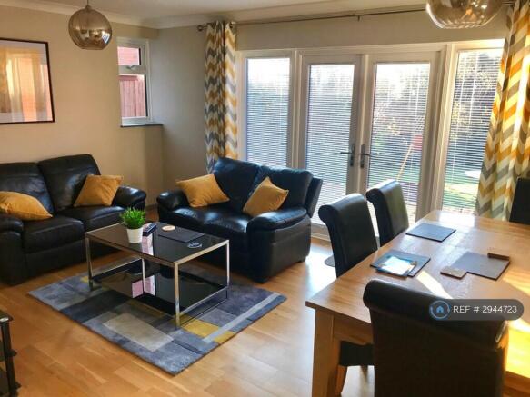 Lounge-Diner, Overlooks Patio & Garden