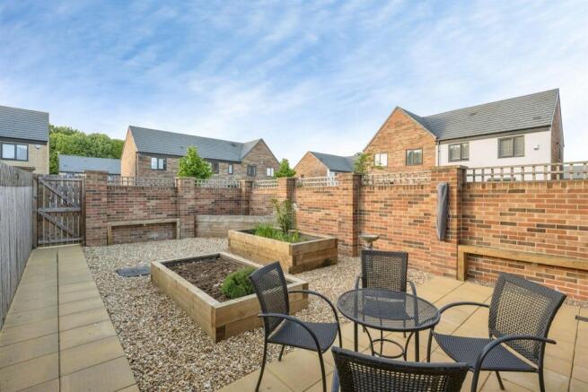 Pond Close, Lakeside, Doncaster photo 4
