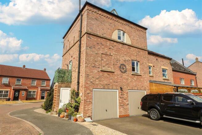 2 bed Semi-Detached for sale Image 4
