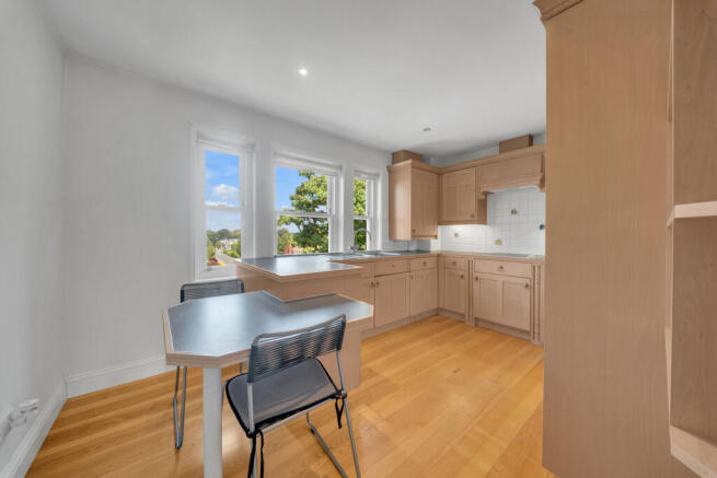2 bed Apartment for sale Image 6