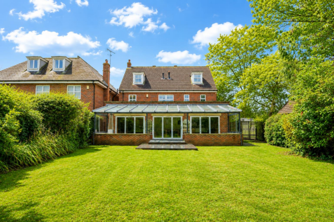 6 bed Detached for sale Image 4