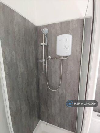 Flat 3 : Shower.