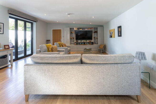 4 bed Detached for sale Image 7