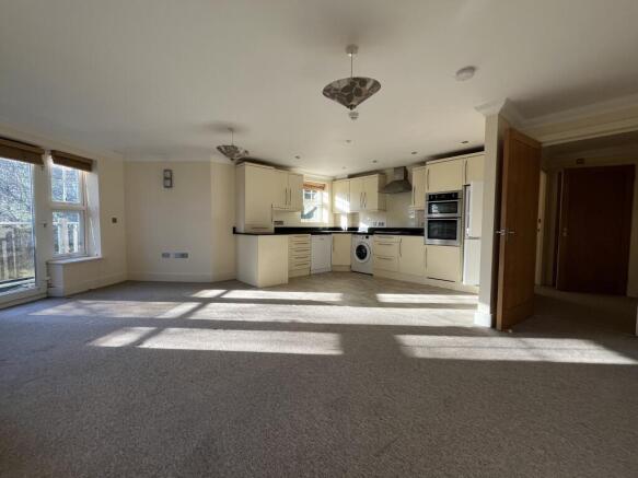 Lounge kitchen (1)