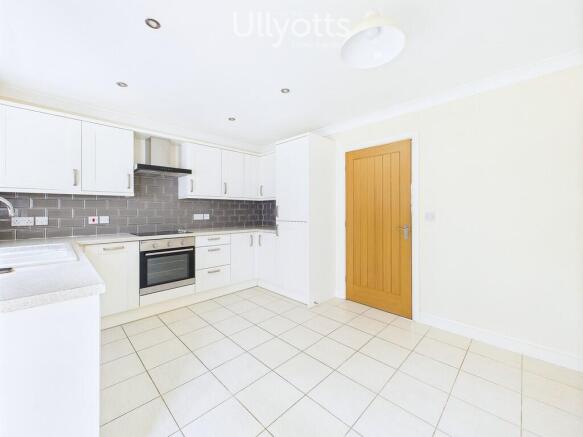2 bed Semi-Detached to rent Image 6