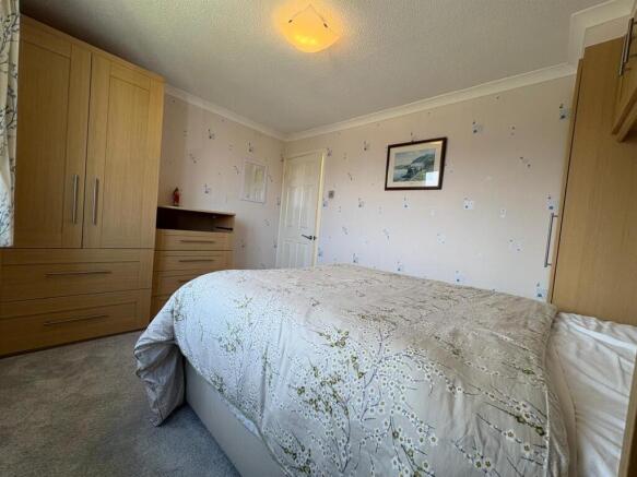 2 bed Semi-Detached for sale Image 6