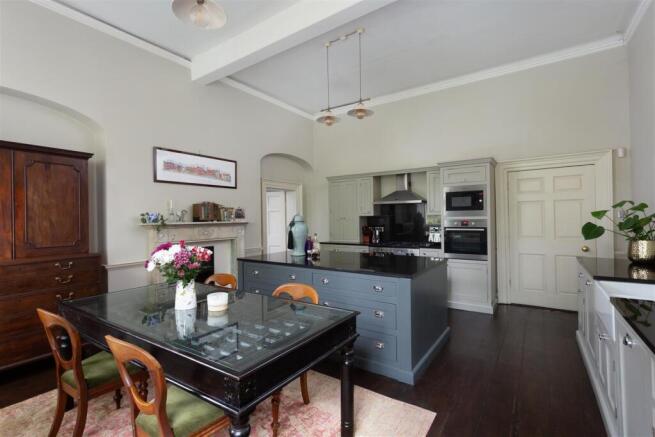 9 bed House for sale Image 8