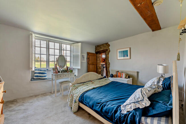 8586761-interior1...