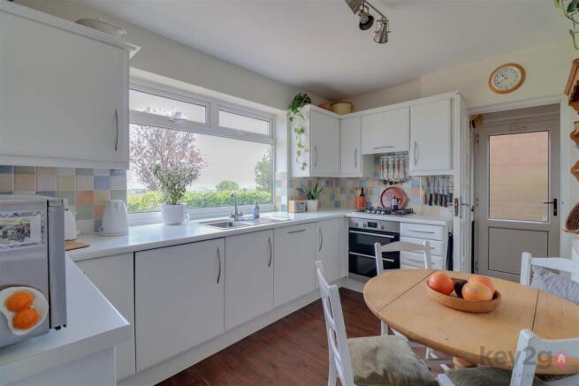 4 bed Detached for sale Image 7