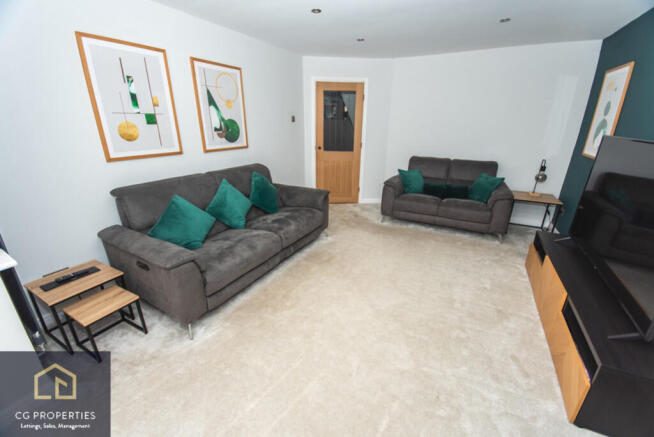 4 bed Detached for sale Image 5