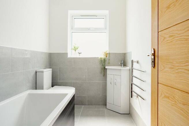 Main bath suite