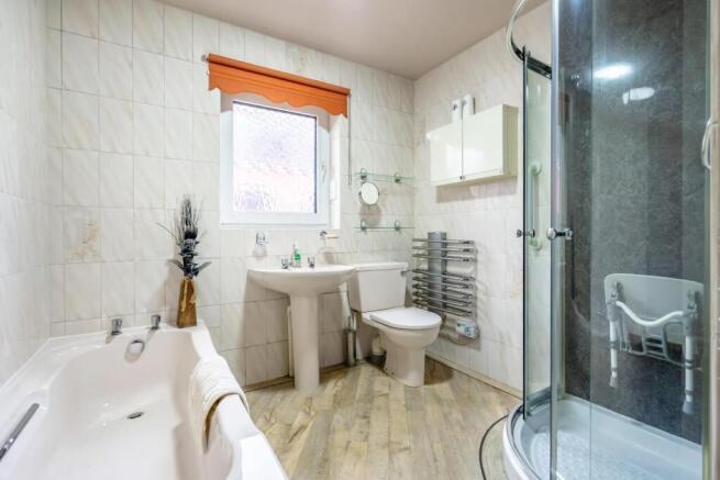 3 bed Bungalow for sale Image 11