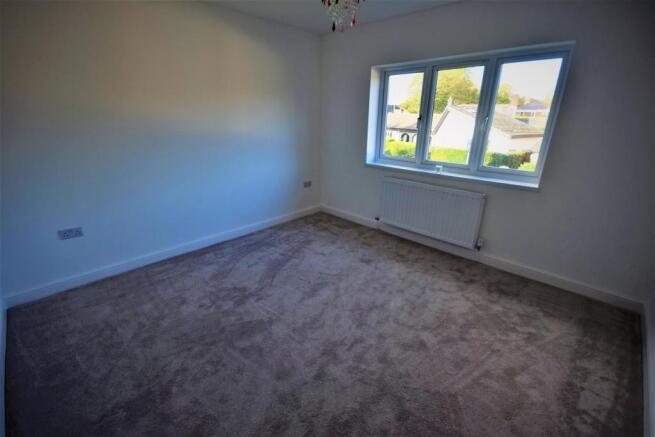 10 Wynnstay Lane Bed 3.JPG