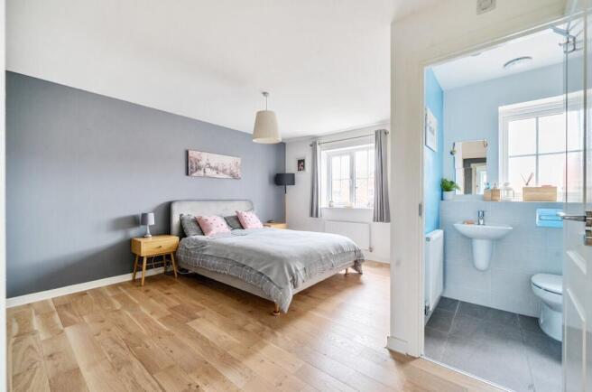 4 bed Detached to rent Image 11