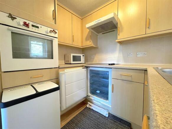 Kitchen (2).jpeg