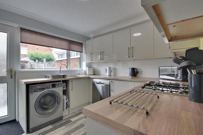 2 bed Semi-Detached for sale Image 8