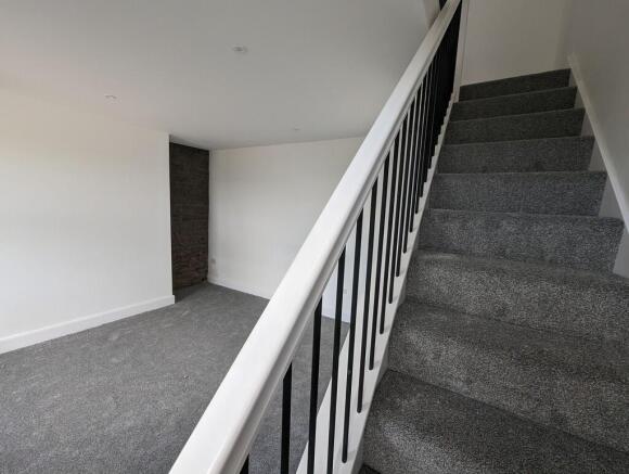 2 bed End of Terrace to rent Image 4
