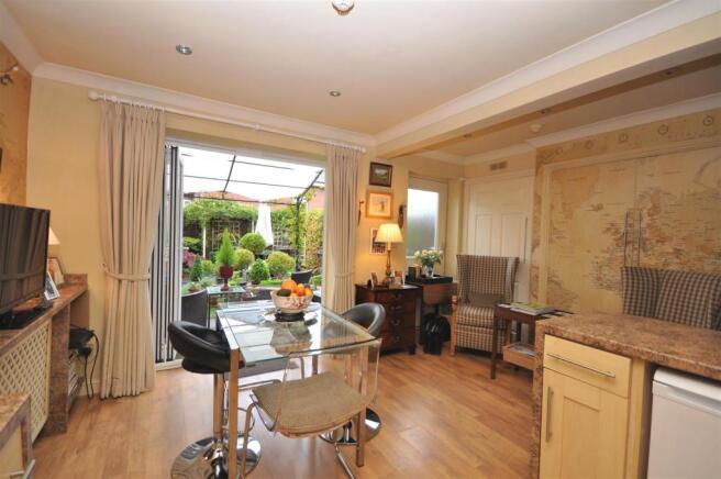 Kitchen/Breakfast Area