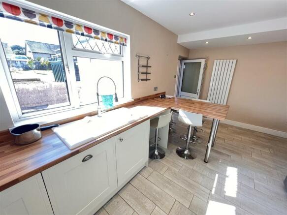 kitchen 2.JPG