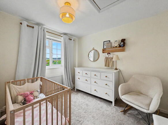 5 bed Detached for sale Image 11