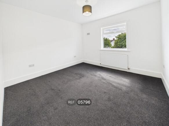 2 bed Terraced to rent Image 5