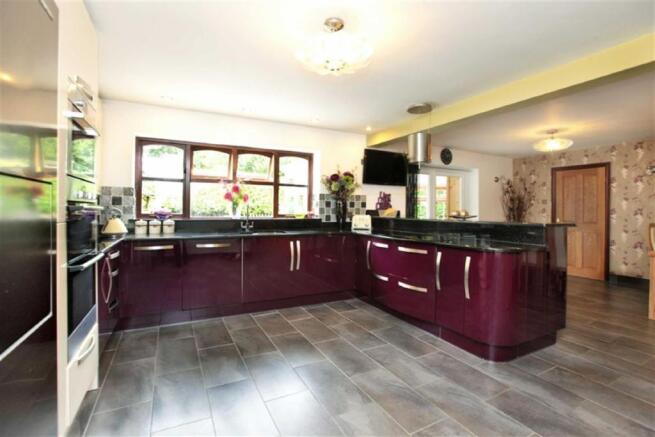 KITCHEN/FAMILY ROOM