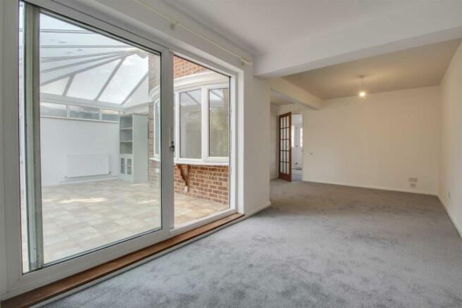 LIVING/DINING ROOM