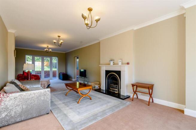 8439245-interior06.jpg
