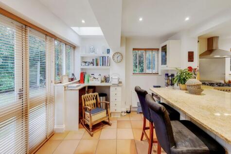 Beeches Drive, Farnham Common, Slough, SL2