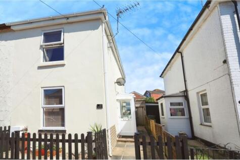 Cross Street, Oakfield. Ryde, PO33