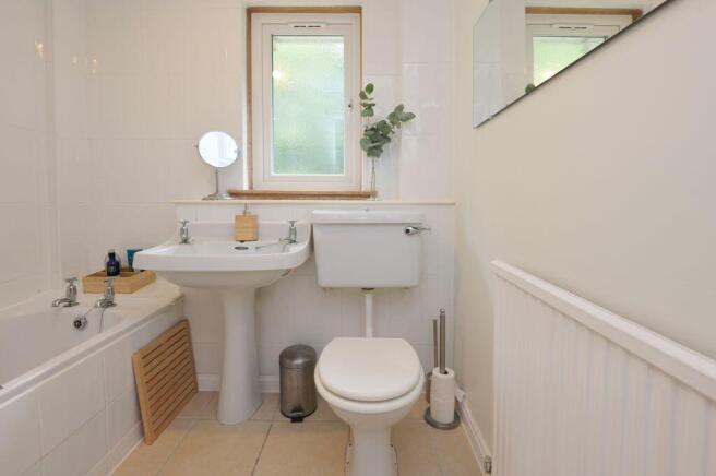 23 Buckstone Crescent, Edinburgh, EH10 6PJ photo 4