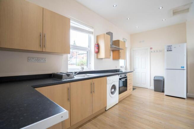 7 bed Apartment for sale Image 8