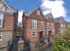 2, South Downs View, Mutton Hall Hill, Heathfield TN21 8PP
