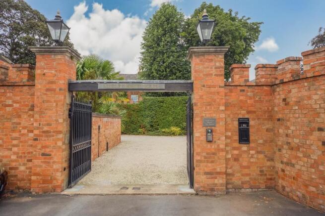 The-Square-Leicestershire-detached-house-Littletho