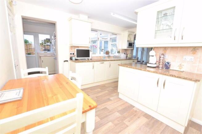 Fitted Kitchen/Breakfast Room
