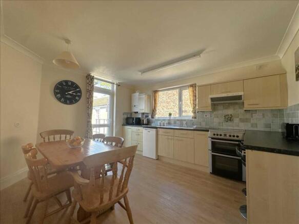 2 bed Flat for sale Image 7