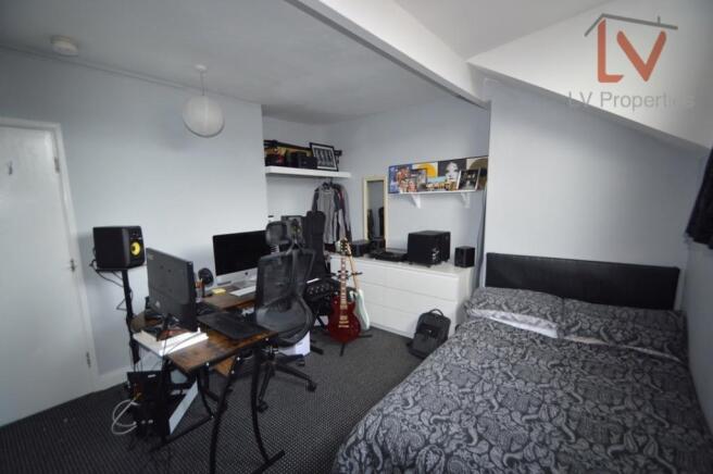3 bed Terraced to rent Image 9