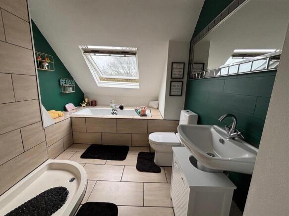 5 bed Maisonette for sale Image 12