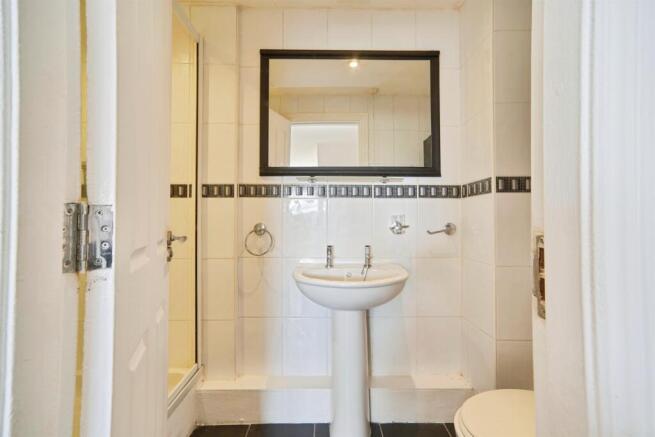 3 bed Flat for sale Image 8