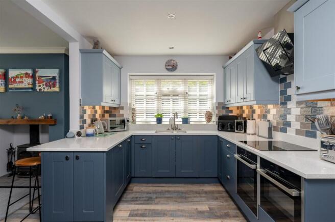 4 bed House for sale Image 5