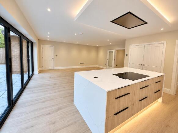 KITCHEN / FAMILY ROOM