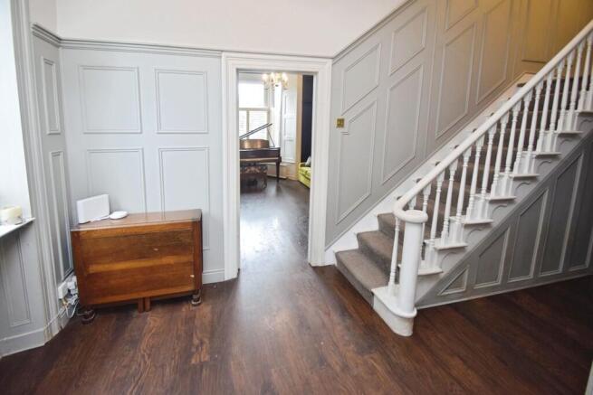 5 bed Semi-Detached for sale Image 5