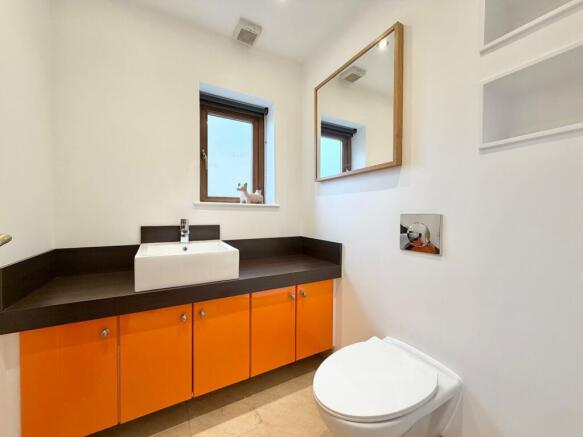 4 bed Detached to rent Image 6