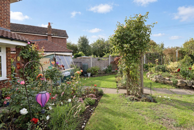 4 bed House for sale Image 4