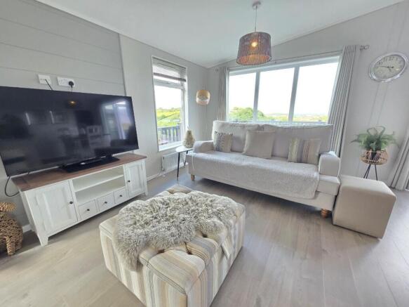 Lounge 2.jpg