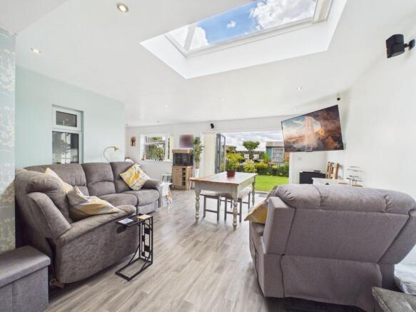 3 bed Semi-Detached for sale Image 8