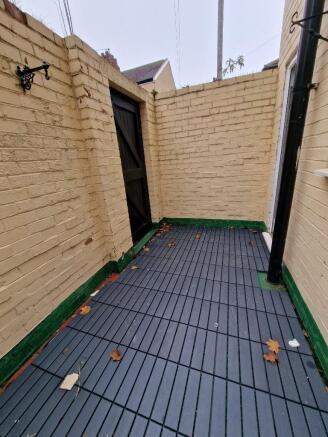 2 bed End of Terrace to rent Image 4